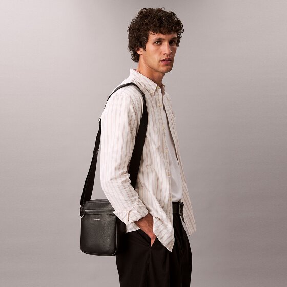 Calvin Klein Raised Sac à bandoulière 19 cm