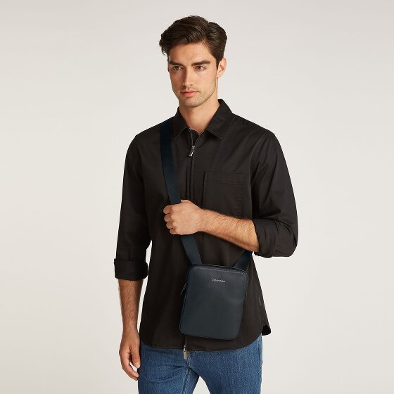 Calvin Klein CK Must Mini sac à bandoulière 18 cm